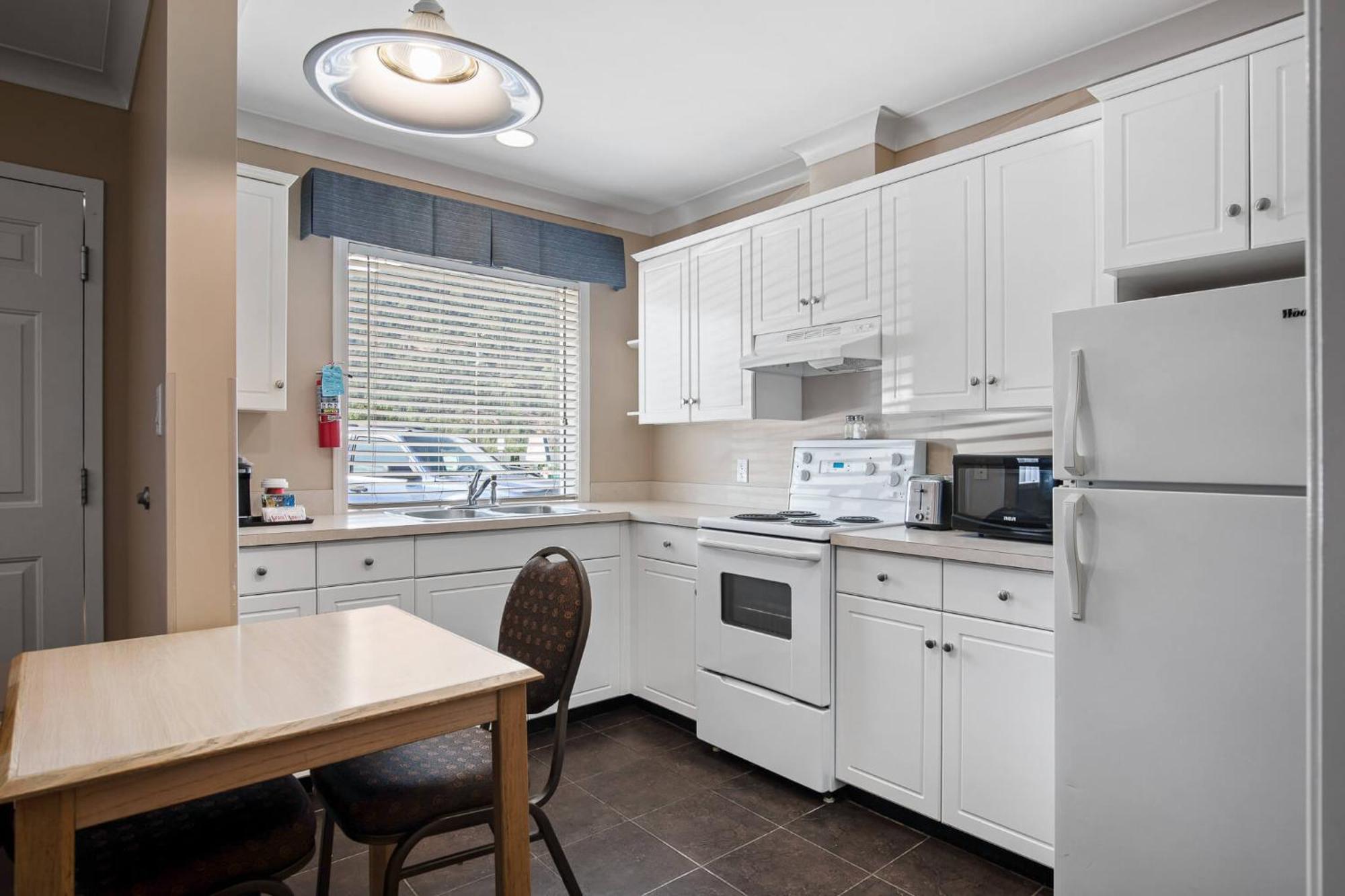 Glenwood Inn & Suites Trail Luaran gambar