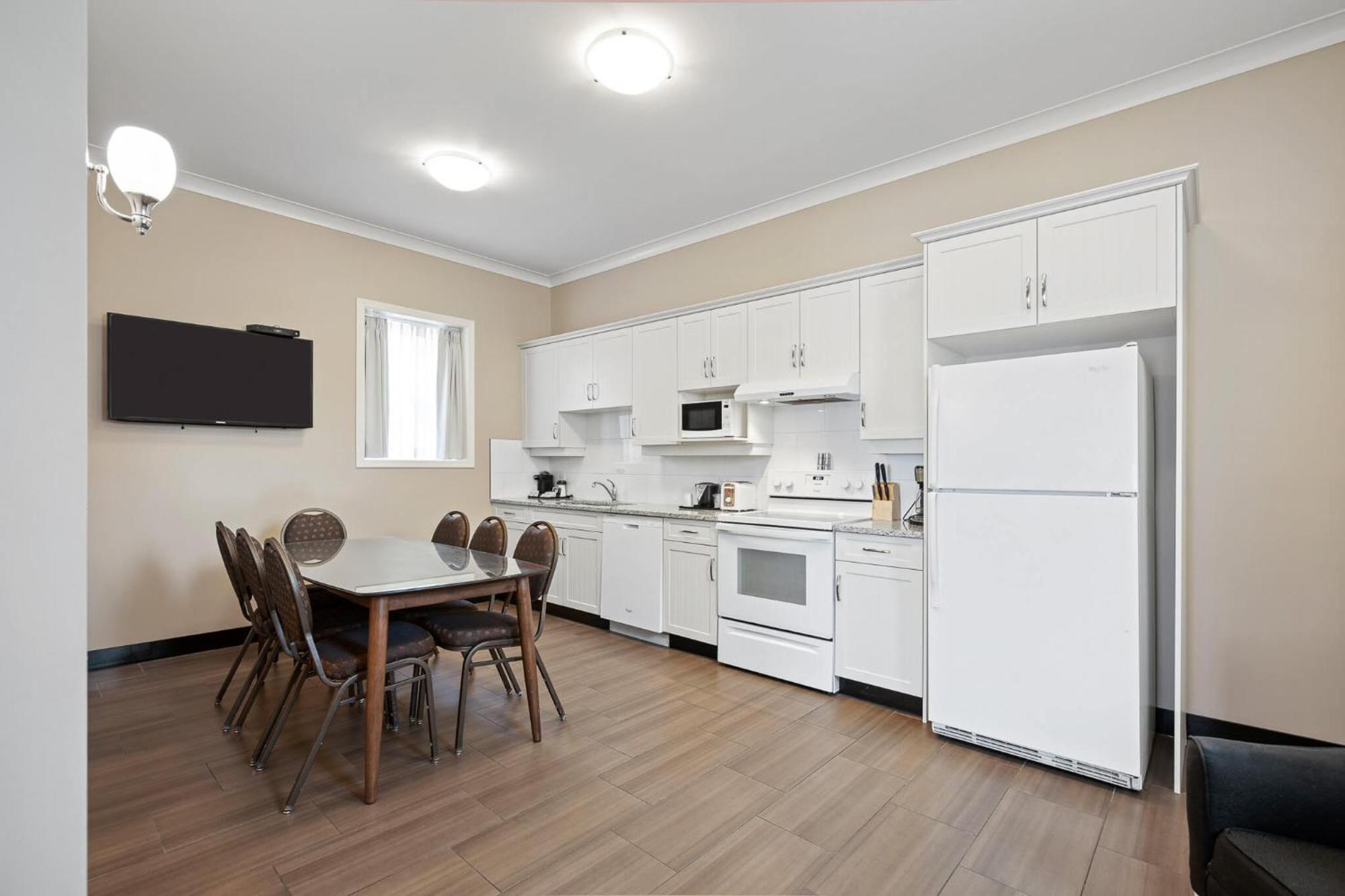 Glenwood Inn & Suites Trail Luaran gambar
